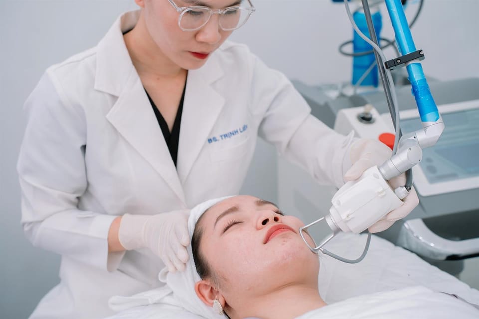 Tẩy nốt ruồi bằng laser có để lại sẹo không? Khi nào nên đi khám?